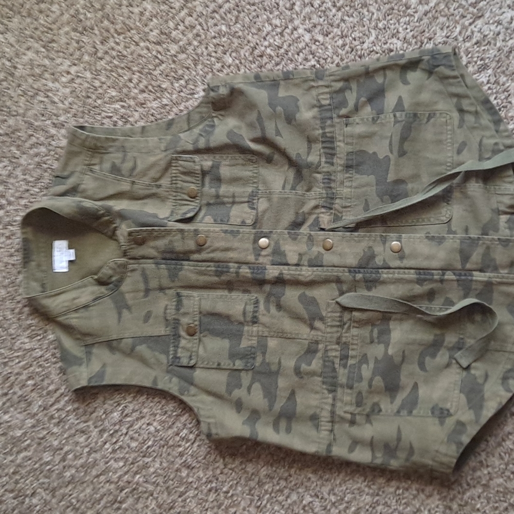 Mud pie vest